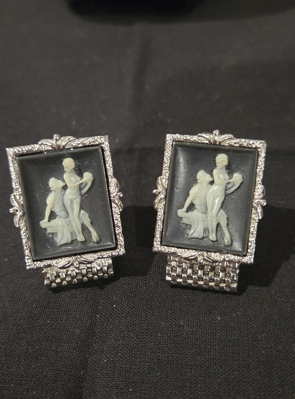 VINTAGE SWANK MESH WRAP INCOLAY STONE CAMEO CUFF LINKS